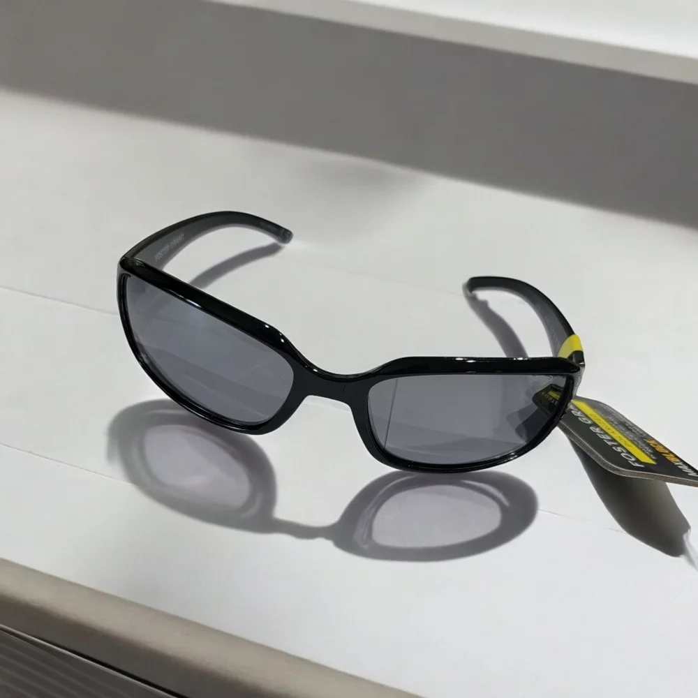 NWT Foster Grant Black Sunglasses
